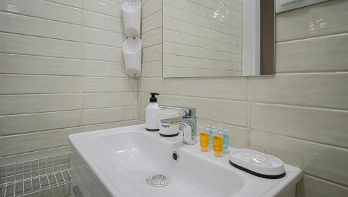 Elegant 1BR Vake Apt for 3 By Wehost