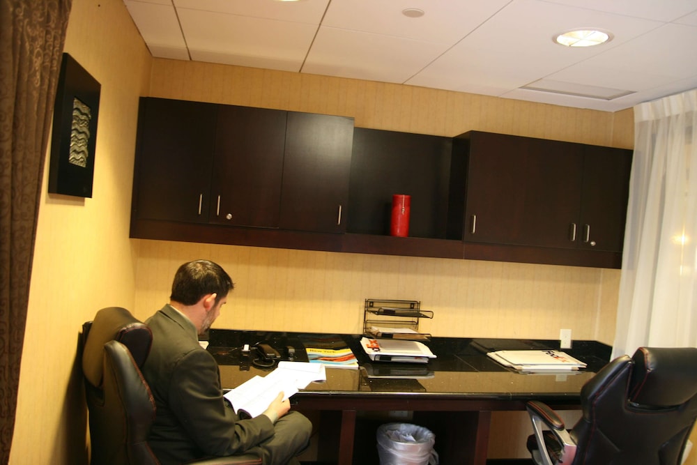 Hampton Inn Jericho Westbury - photo 82