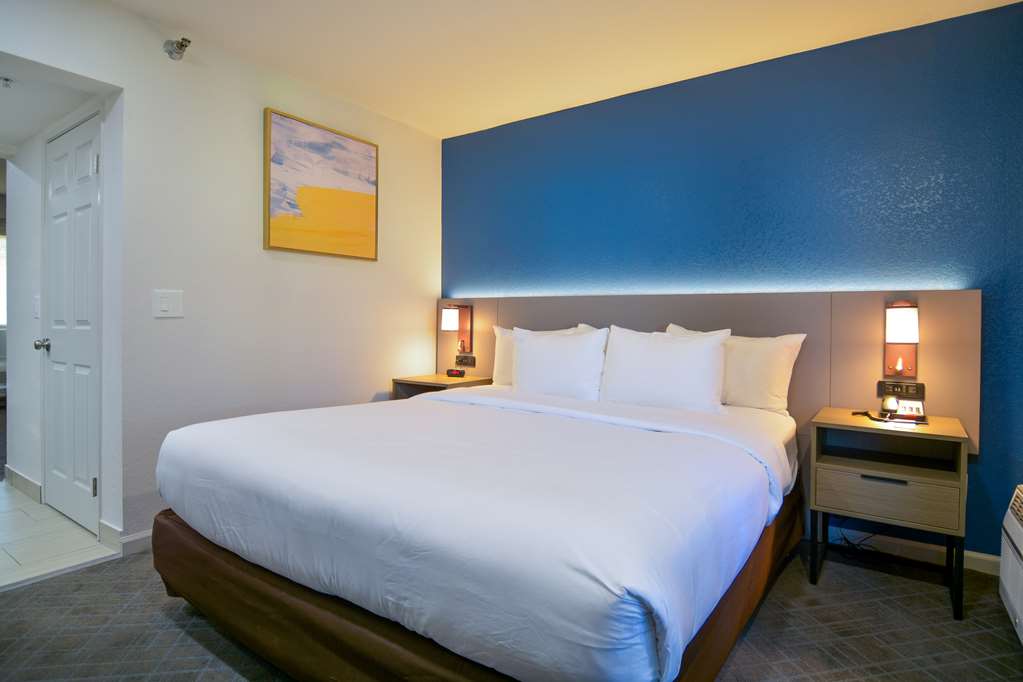 Comfort Inn & Suites Moreno Valley near March Air Reserve Base - photo 9
