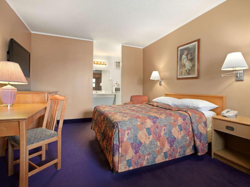 Travelodge by Wyndham Moose Jaw — hotel in Moose Jaw
