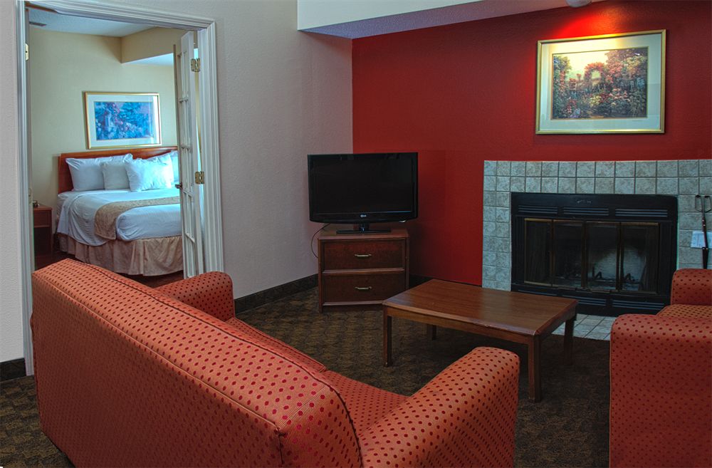 Hawthorn Suites by Wyndham Holland Toledo Area - photo 11