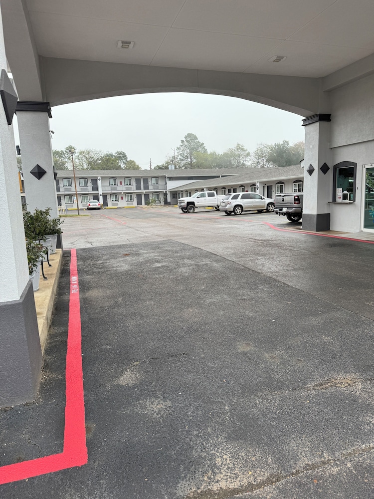 Continental Inn & Suites Nacogdoches TX SFA University Downtown - photo 68