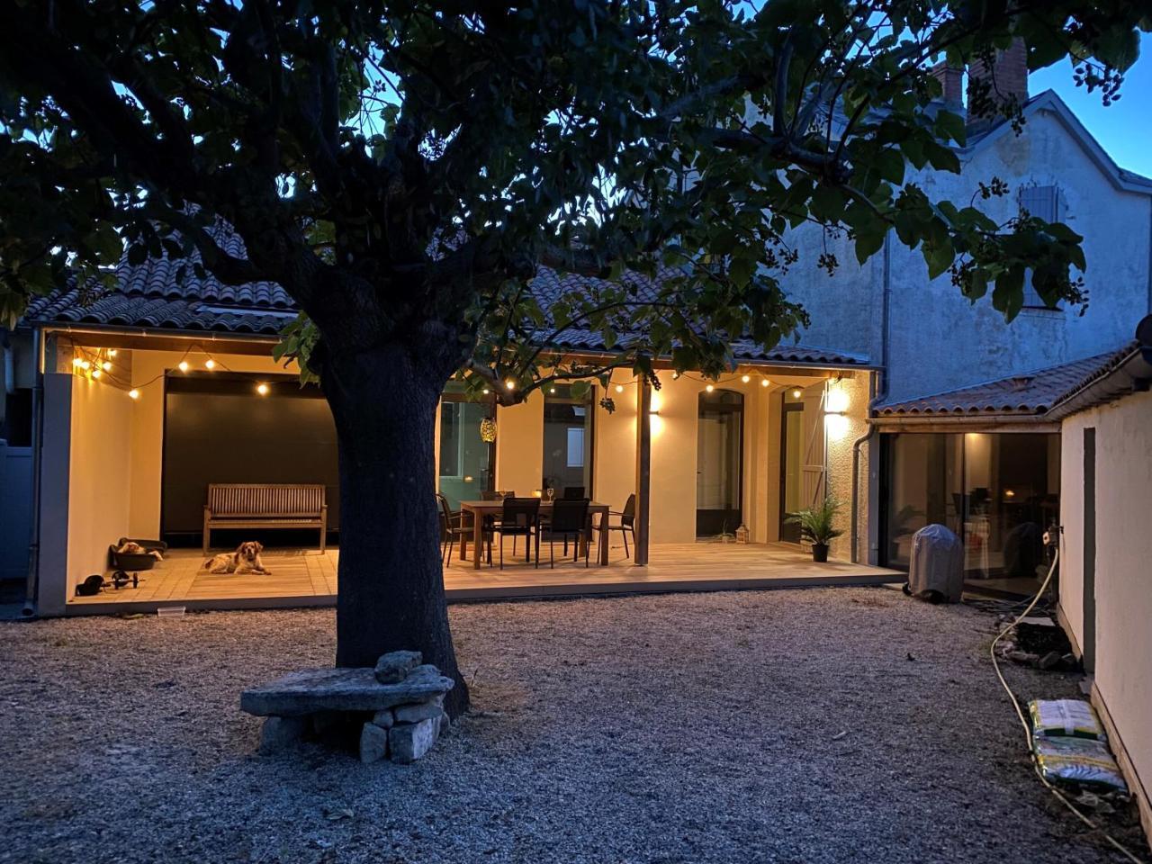 Villa Paulownia a 1 2km Des Plages Tout Confort Au Coeur du Bourg — 4-Star Luxury Hotel in Jard-Sur-Mer, France