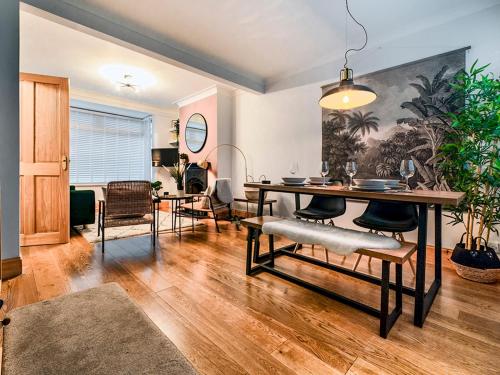 Stunning 2BR Townhouse in Belfasts Best Location Pass the Keys — 4-Star Luxury Hotel in Belfast, United Kingdom