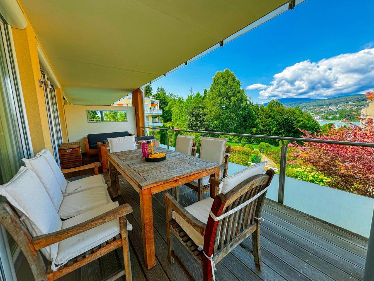 Lake view 2 Bedroom Apartment Terrace Private Lake Access — 4-Star Luxury Hotel in Velden Am Woerthersee, Austria