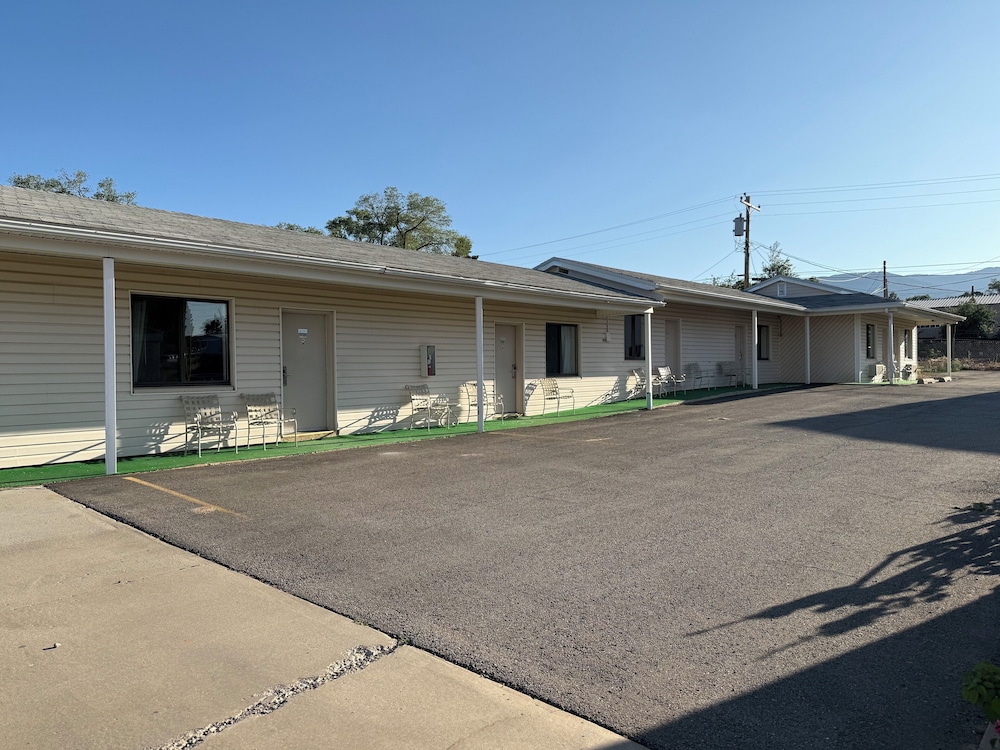 Canyonlands Motor Inn - photo 16