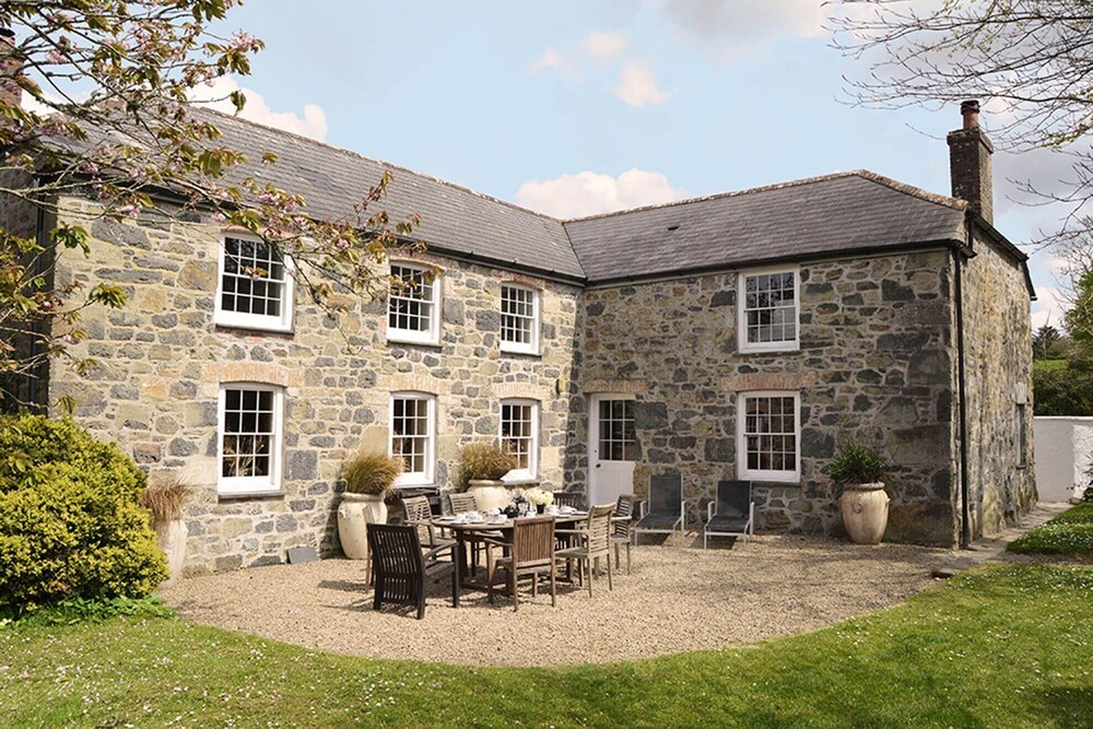 Bonython Farmhouse — 5-Star Luxury Hotel in Helston, United Kingdom