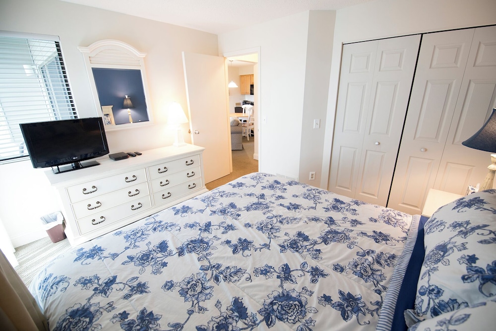 The Shores Resort - photo 3