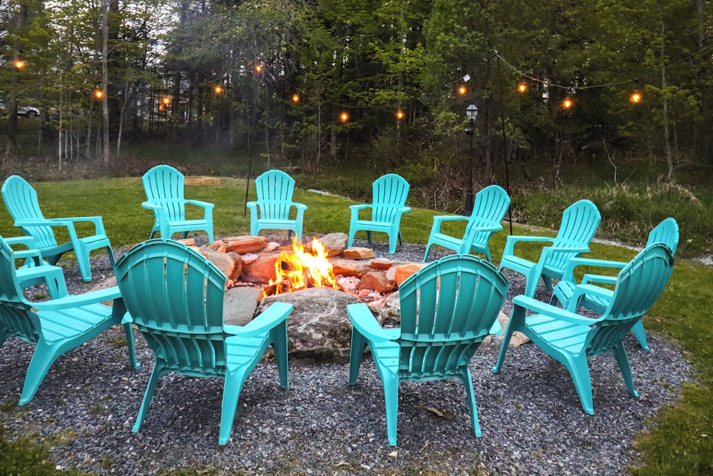 Vermont Vacation Rental Hot Tub Near Ski Resorts 19214771 — Mount Holly
