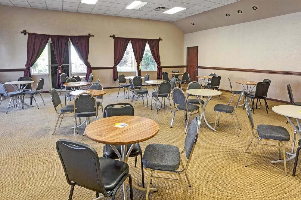 Days Inn by Wyndham Jacksonville South Memorial Hospital - photo 16
