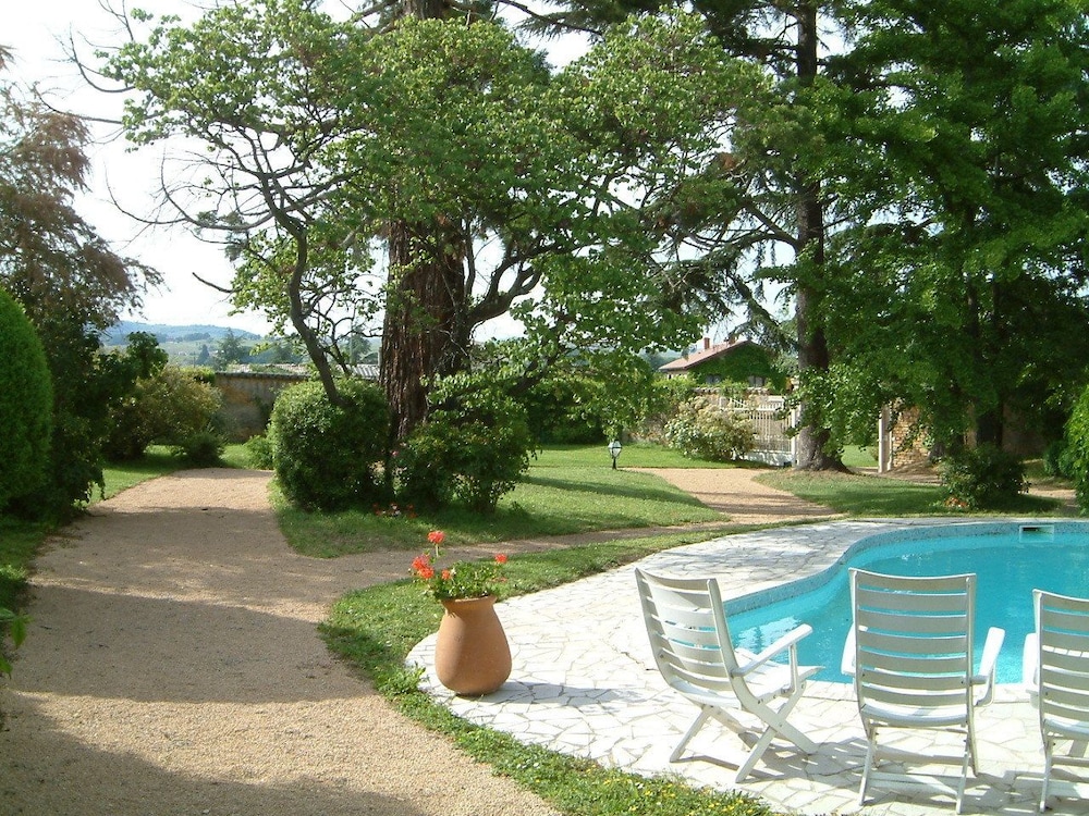 Chambres d'hôtes Le Calme — 4-Star Luxury Hotel in Denice, France