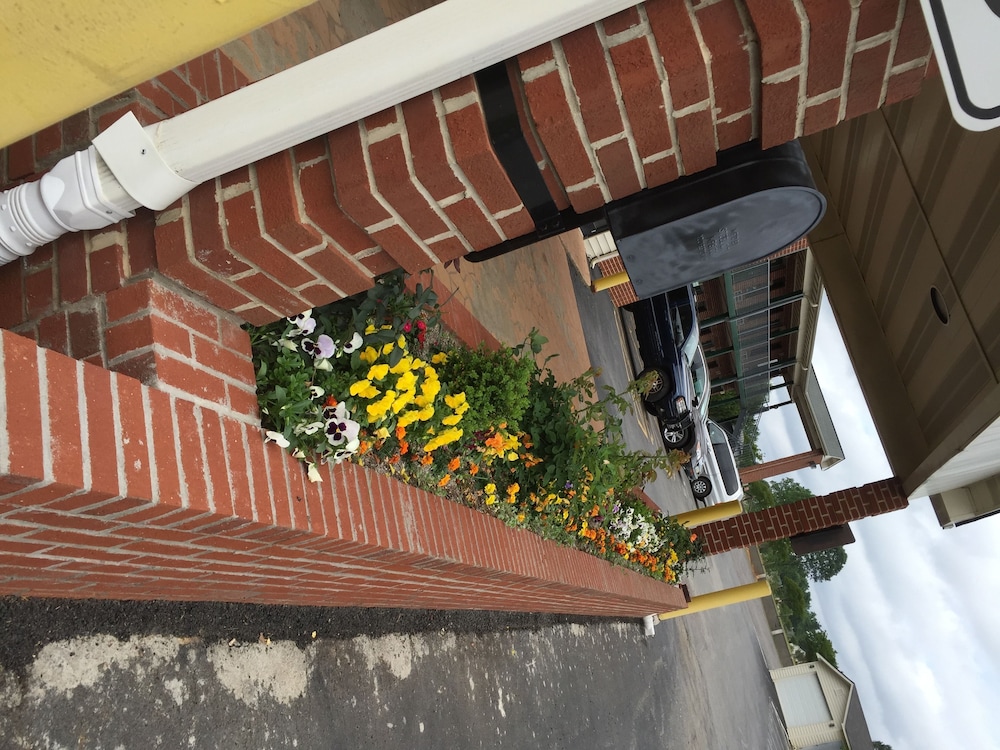 Highway Inn - photo 28
