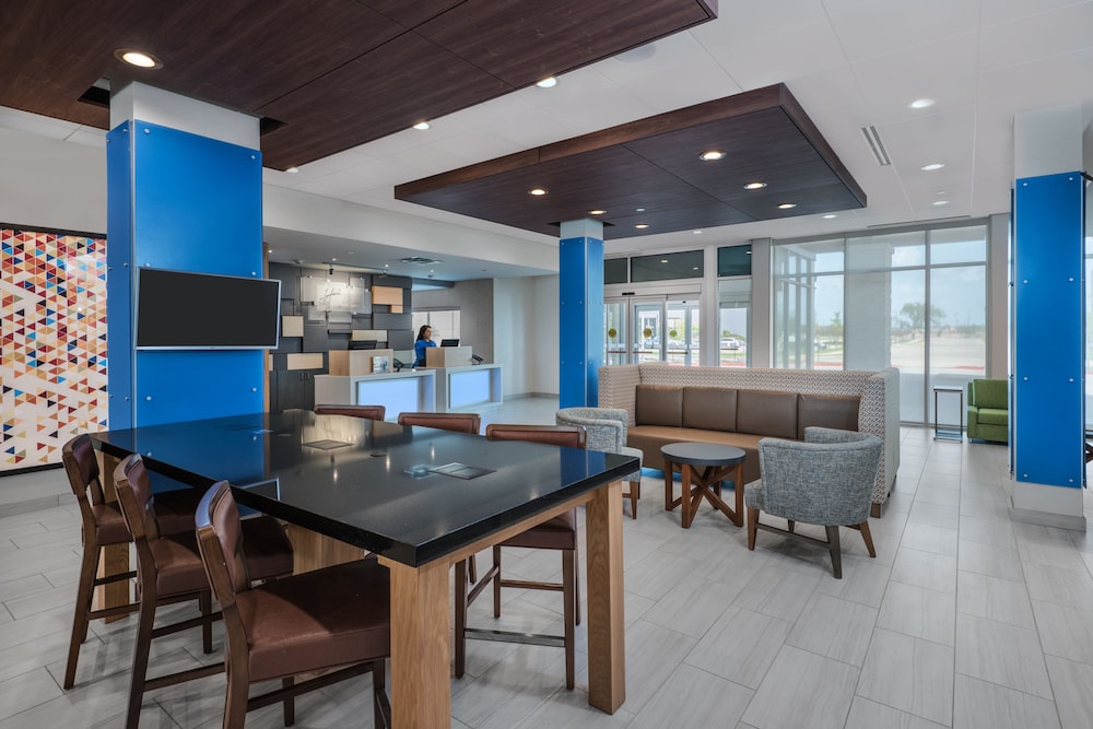 Holiday Inn Express & Suites Bryan College Station by IHG - photo 40
