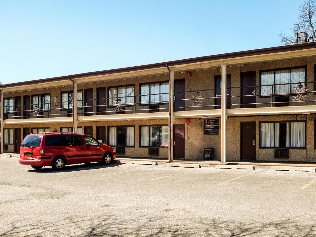 Capri Lynbrook Motor Inn - photo 13