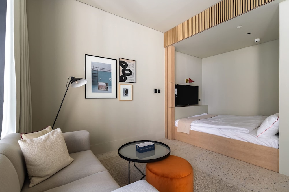 Deluxe Studio With Meydan View - last minute hotel in Dubai