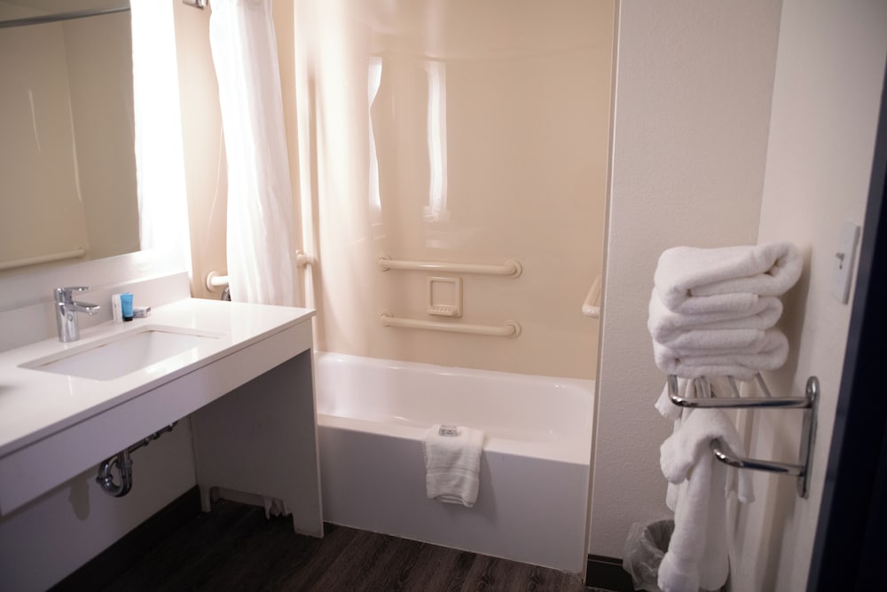 Spark by Hilton Mechanicsburg - photo 26
