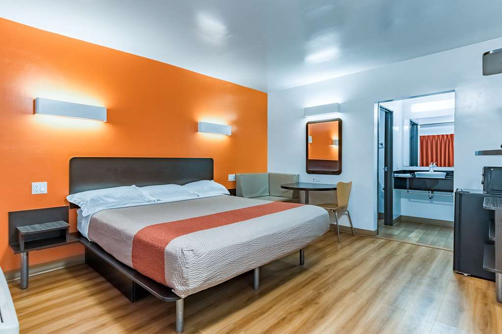Motel 6 - photo 14