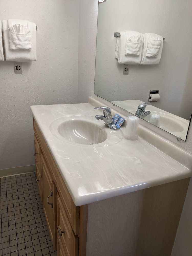 Golden North Inn - photo 25