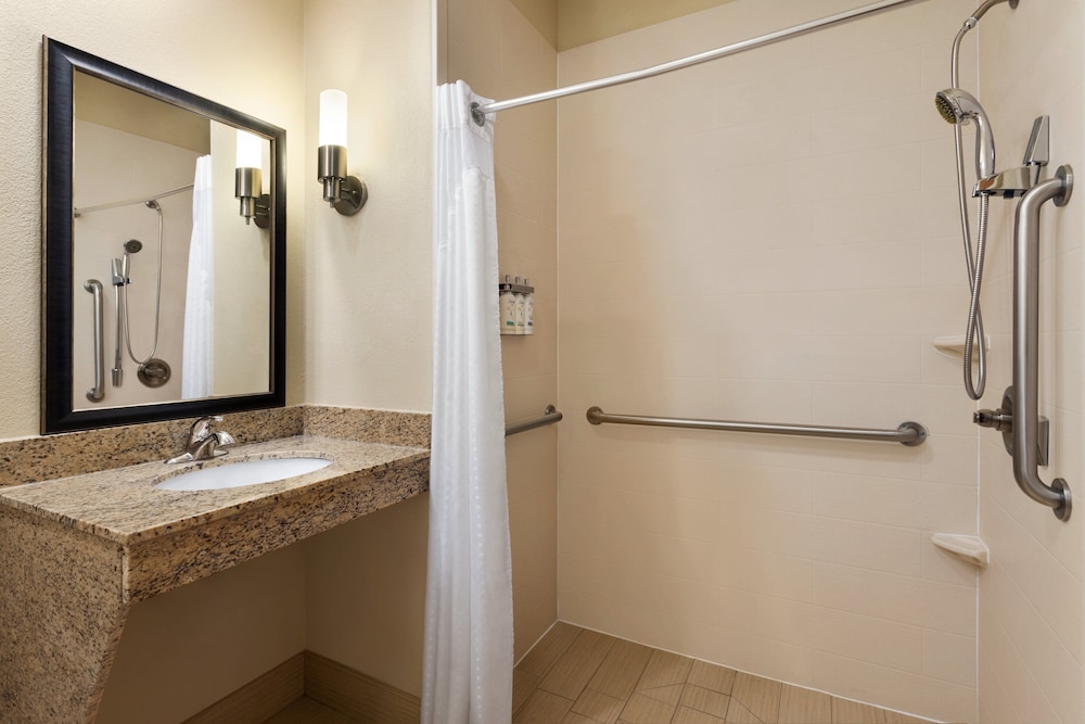 Holiday Inn Express Hotel & Suites Edmond by IHG - photo 36