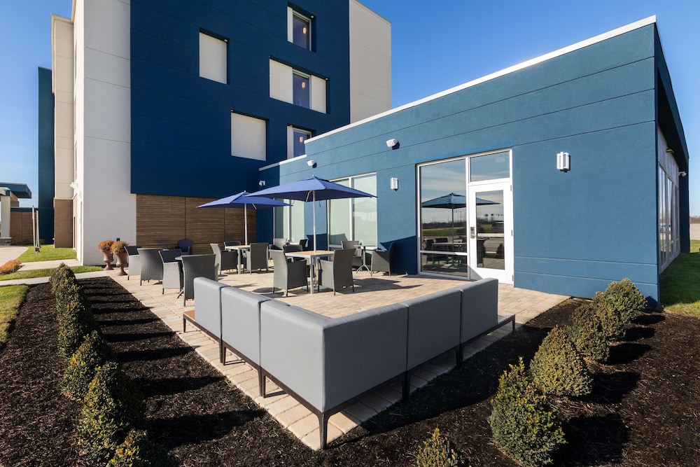 Hampton Inn Circleville - photo 47