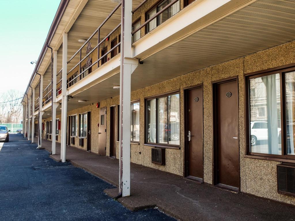 Capri Lynbrook Motor Inn - photo 15