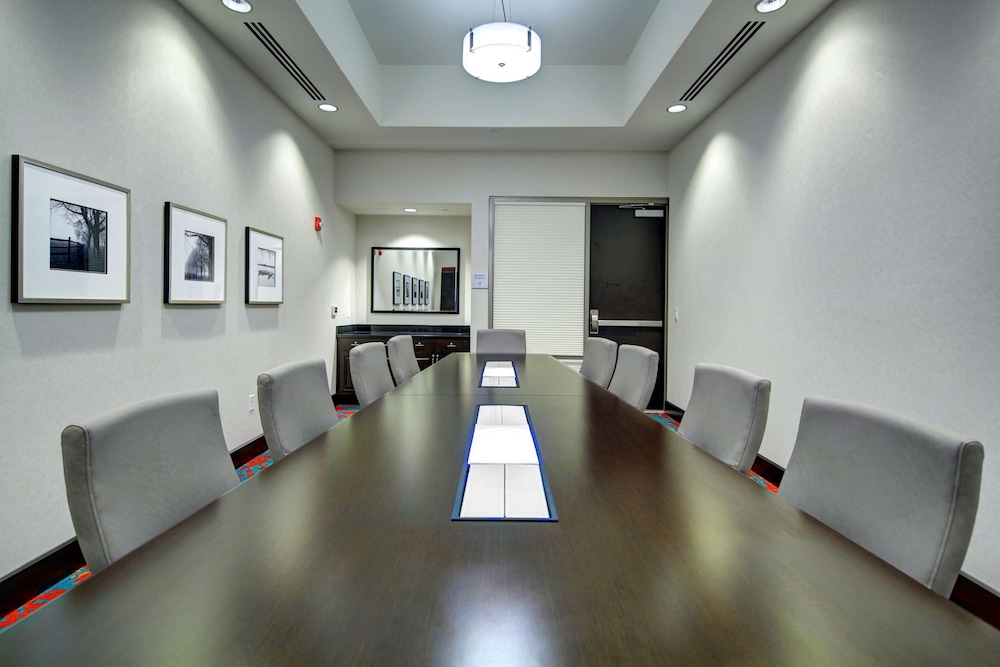 Hampton Inn & Suites Roanoke Downtown - photo 40