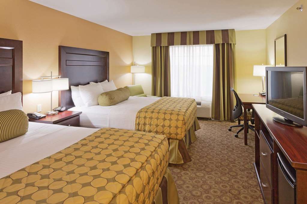 La Quinta Inn & Suites by Wyndham Minot - photo 21