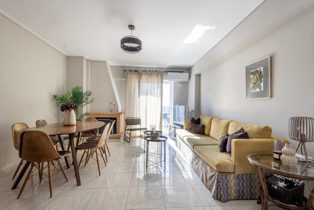3 Bedroom apt in Athens With Acropolis View — 4-Star Luxury Hotel in Athens, Greece
