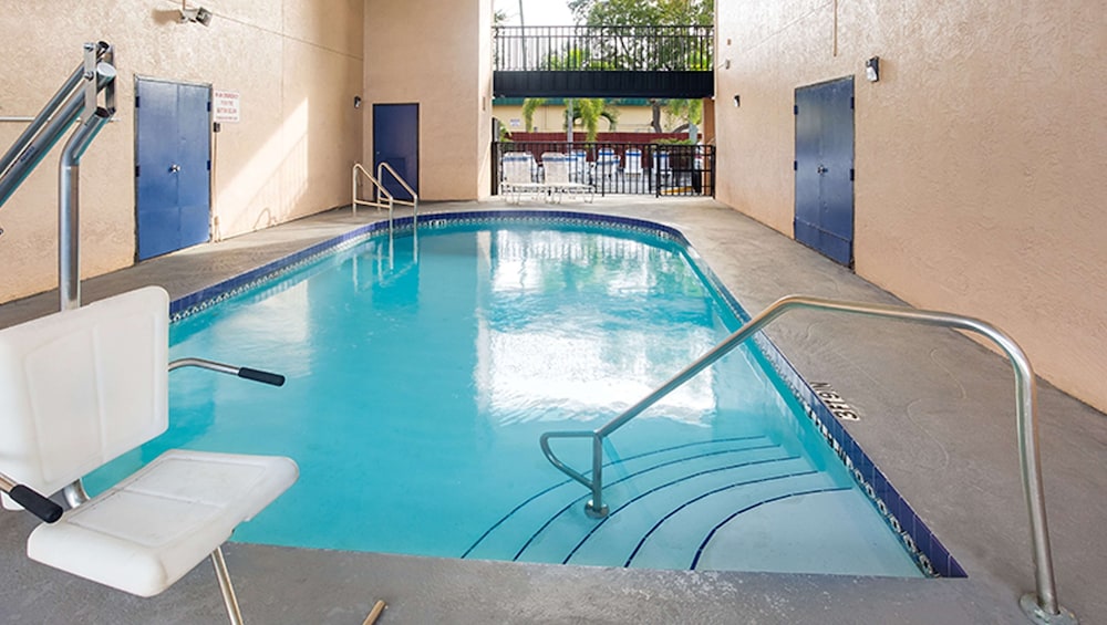 Magnuson Hotel Bradenton - photo 24