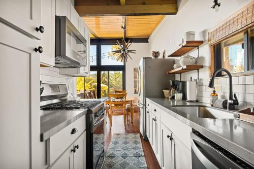 Yolo Lake Escape in Big Bear Lake, United States