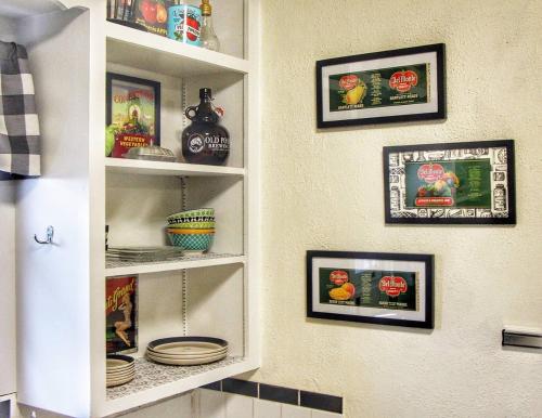 Historic House Two units in one large home. — 4-Star Luxury Hotel in Santa Rosa, United States