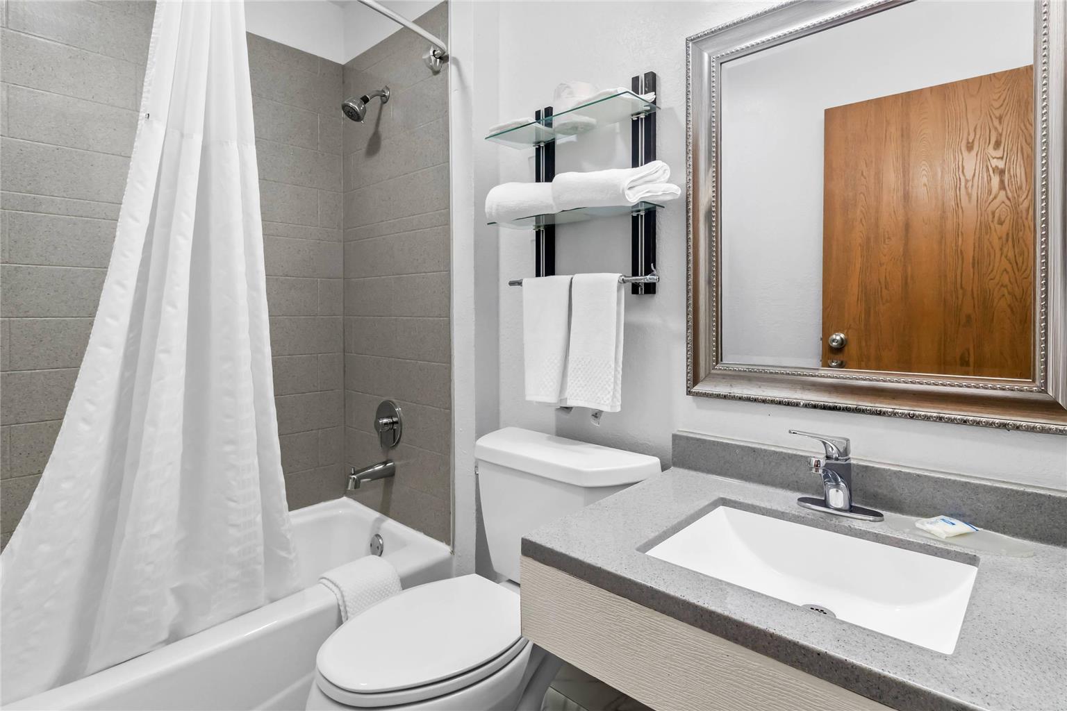 Rodeway Inn Delmont - photo 15