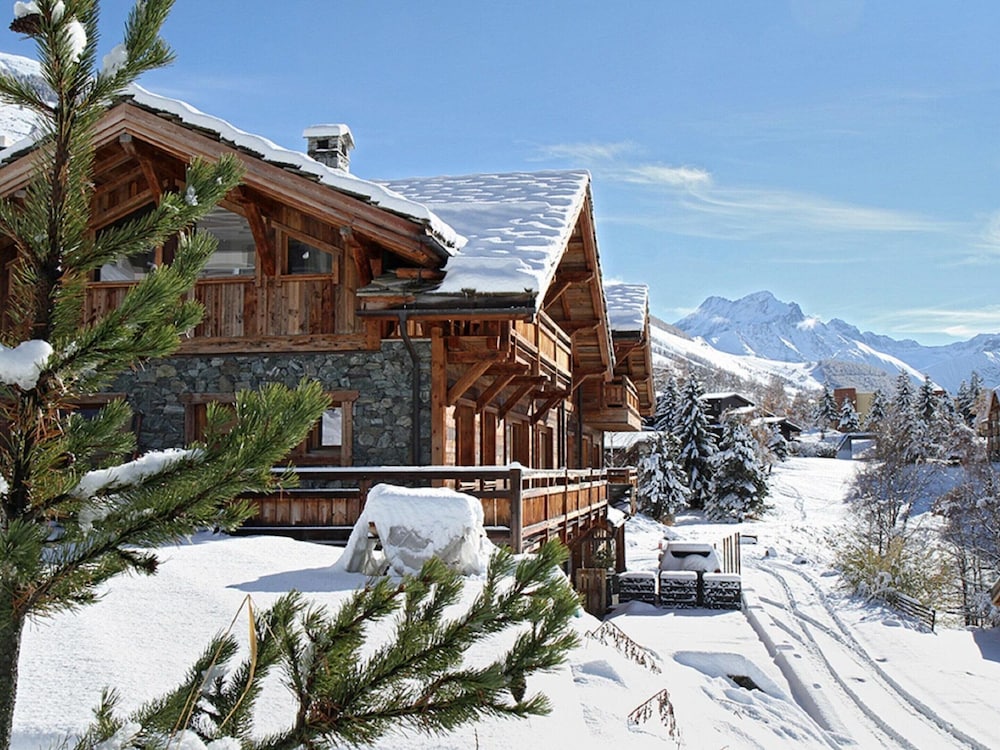 Chalet in Les Deux Alpes With Heated Pool — 4-Star Luxury Hotel in Les Deux Alpes, France