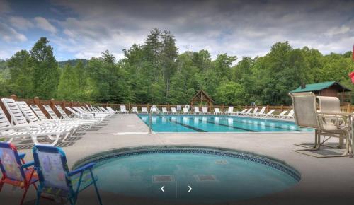 Mountains 4 Miles Panoramic Views Hot Tub & Fire Pit near Pigeon Forge - photo 36