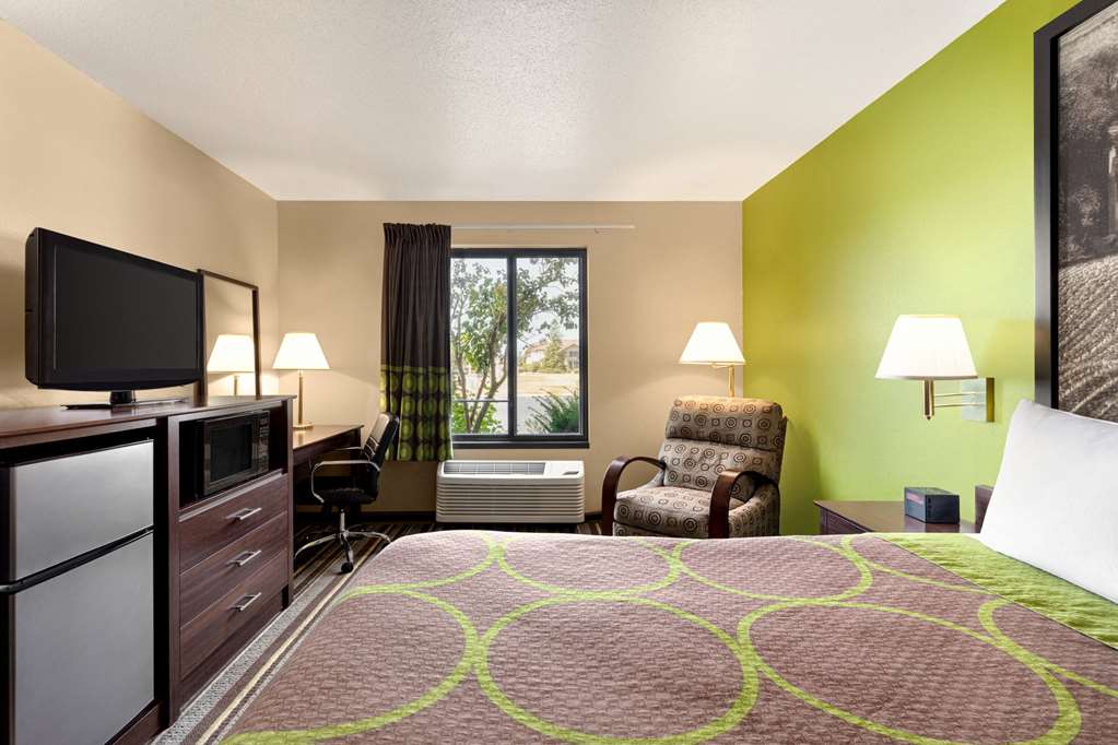 Super 8 by Wyndham Germantown Milwaukee - photo 16