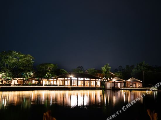 Tangsong Huaxiangu Holiday Villa — 4-Star Luxury Hotel in Wu'an, People's Republic of China