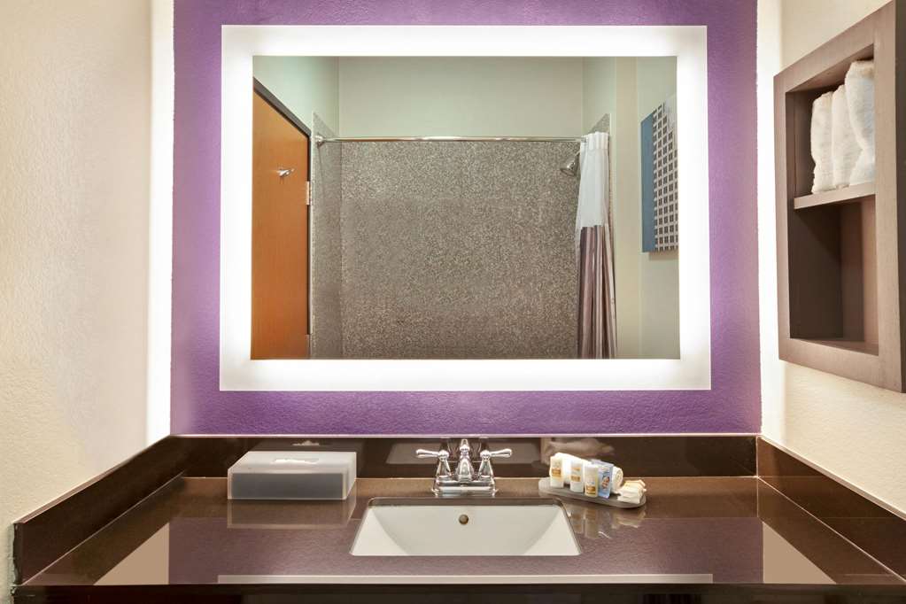 La Quinta Inn & Suites By Wyndham Houston Pasadena North - photo 19