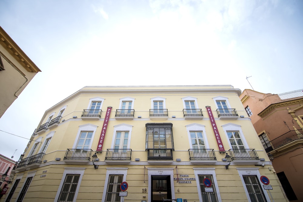 Petit Palace Santa Cruz — 4-Star Luxury Hotel in Sevilla, Spain