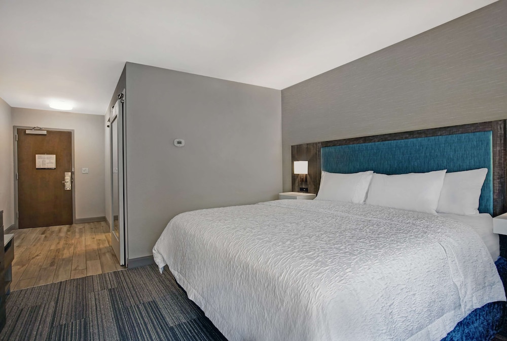 Hampton Inn Westfield - photo 9