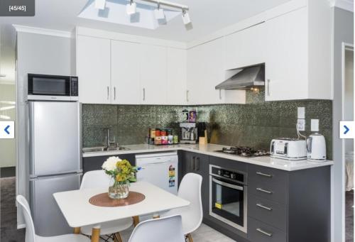Albany Modern Private 2 bedroom 2 bathroom with Full Kitchen Netflix — 4-Star Luxury Hotel in Auckland, New Zealand