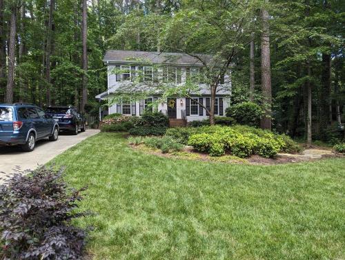 NEW Stately 3BR25BA near Rockwood in Durham, United States