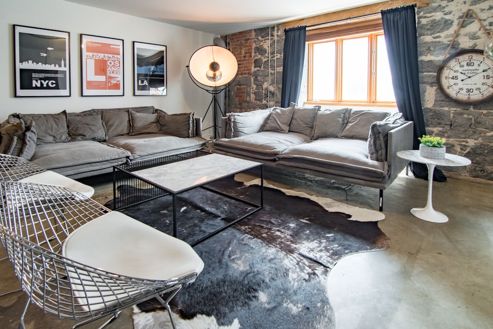 1821 Industrial Loft in Old Port by Nuage — 4-Star Luxury Hotel in Montreal, Canada