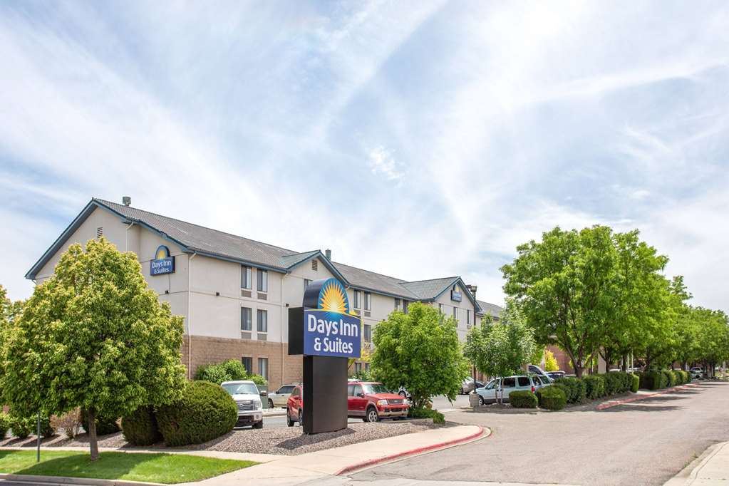 Days Inn & Suites by Wyndham Denver International Airport - photo 5