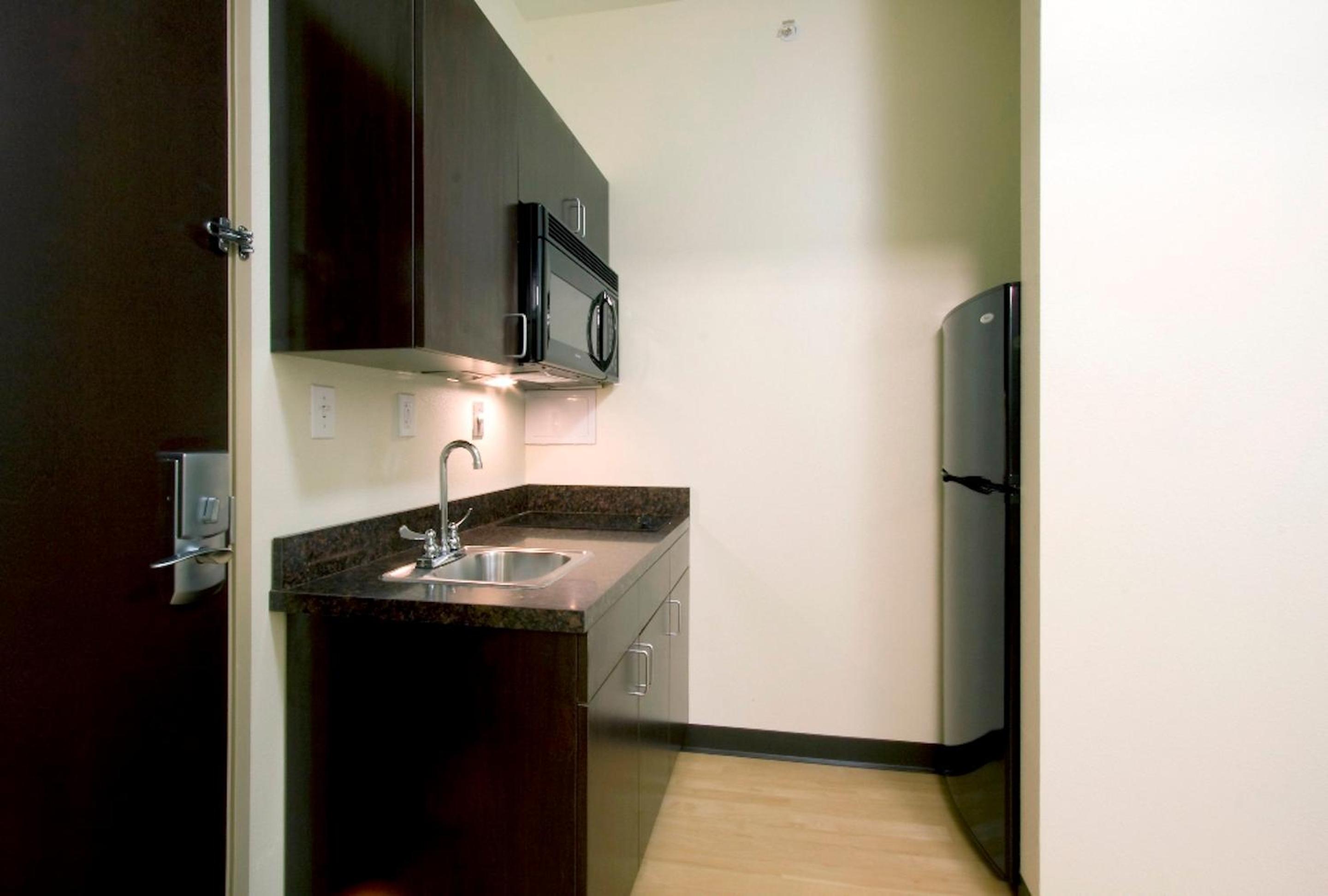 Red Roof Inn & Suites Beaumont - photo 19