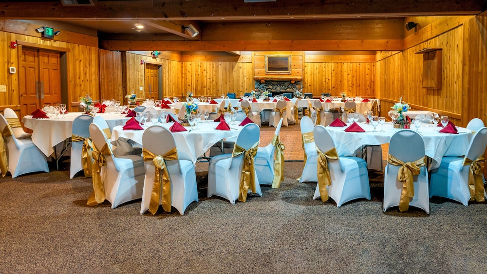 Callahan's Mountain Lodge - photo 3