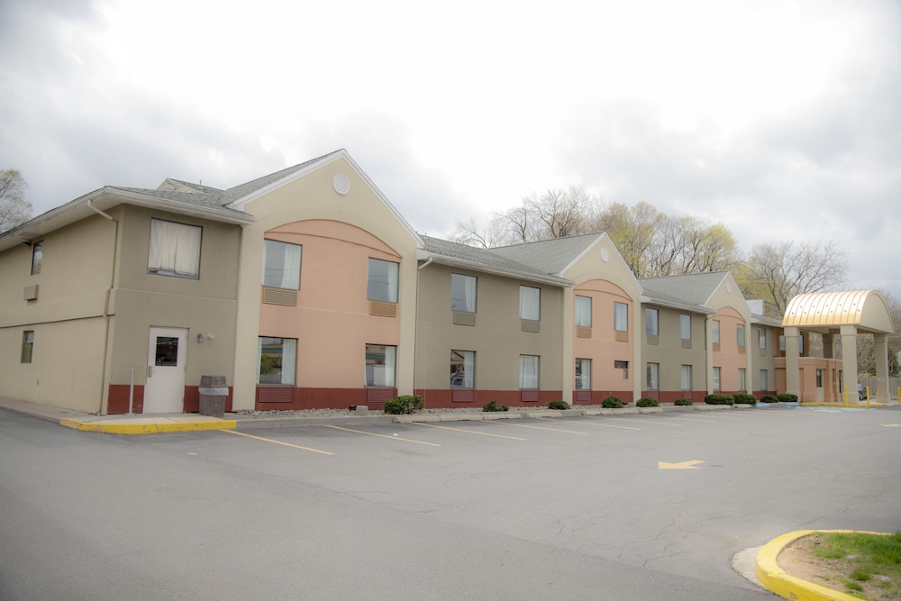 Howard Johnson Hotel & Suites by Wyndham Allentown Dorney - photo 47