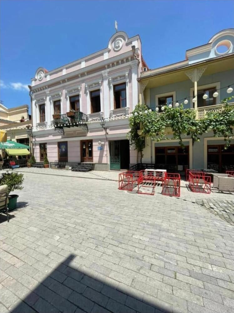 CapsulePlus - carbon neutral hotel in Tbilisi