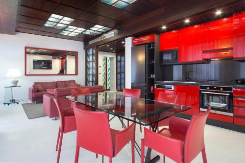 Verona apt.65 — 4-Star Luxury Hotel in Verona, Italy