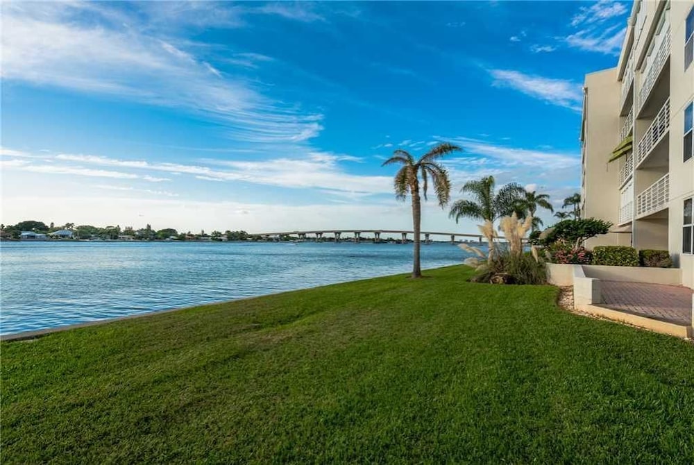 Bahia Vista 17 881 — 4-Star Luxury Hotel in St. Petersburg, United States