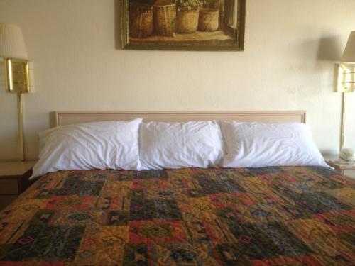 Economy Inn - photo 11